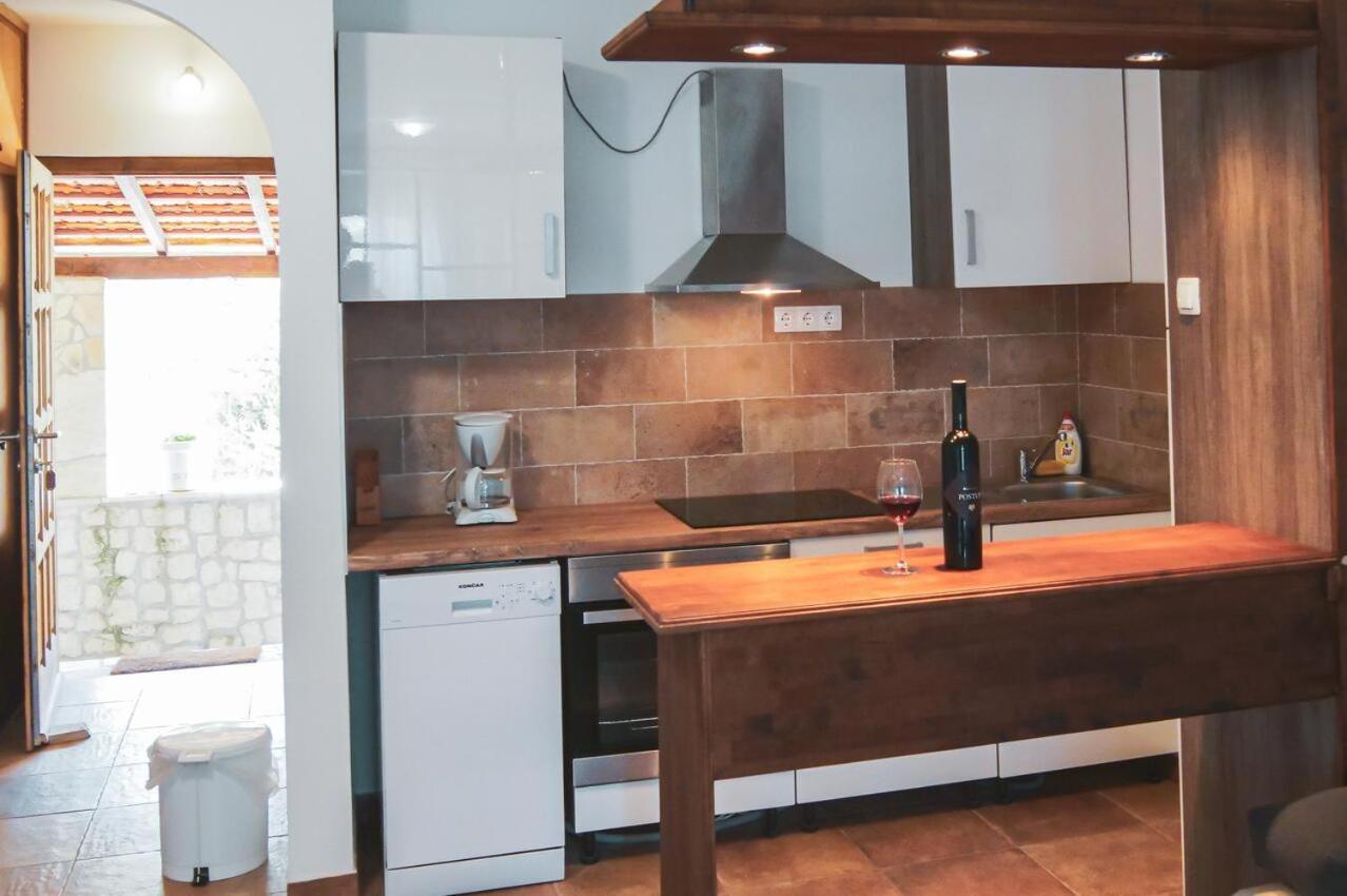 Fully Renovated One Bedroom Apartment With A Seaview - A Sevid Exterior foto
